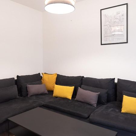 Spacious Apartment Near The Champs De Mars Париж Екстериор снимка