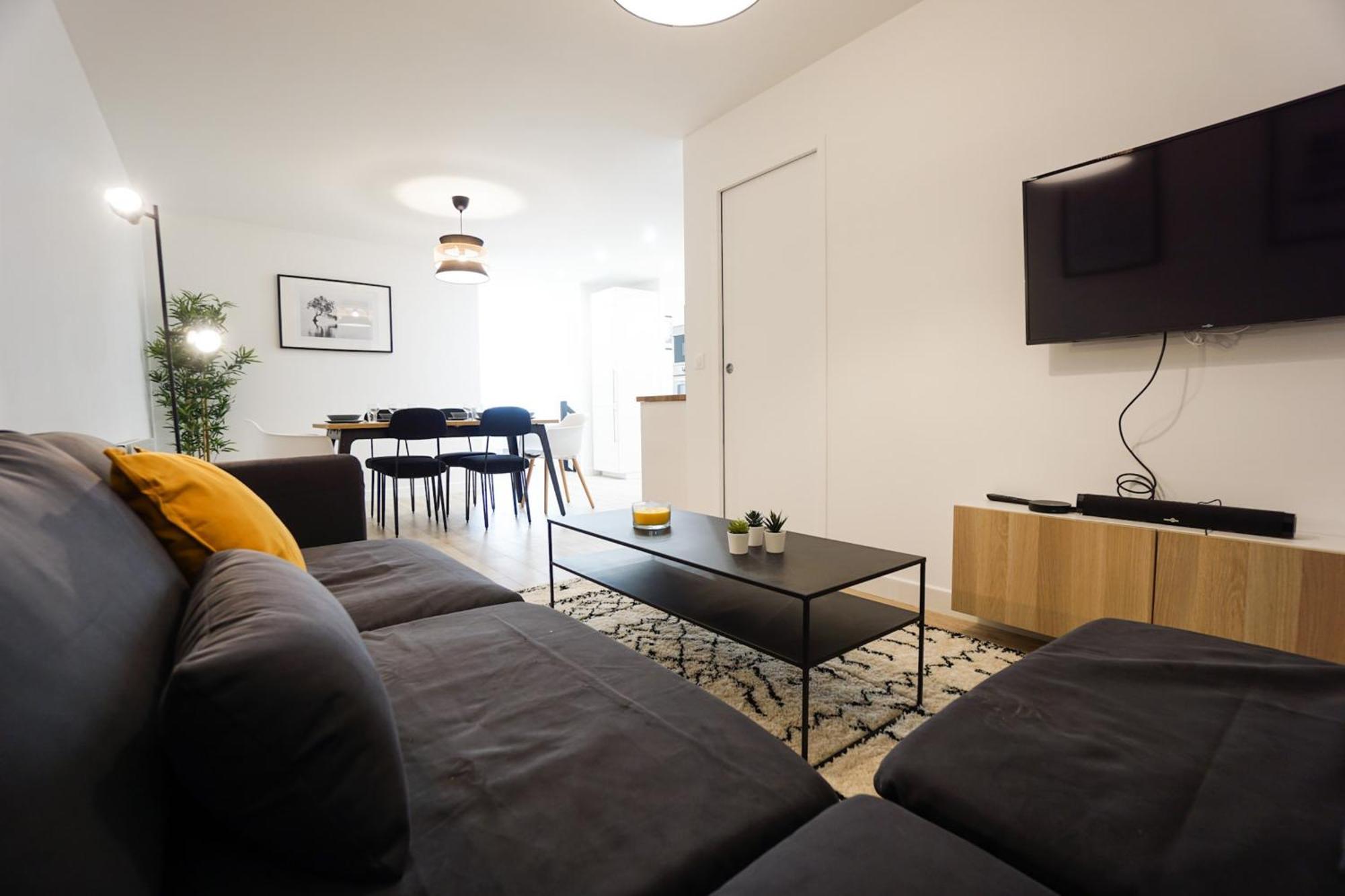 Spacious Apartment Near The Champs De Mars Париж Екстериор снимка